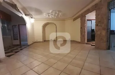 Próximo de tudo ! espaçoso apartamento 4 qtºs (2suítes). direito ao uso da laje superior.