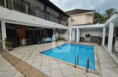 Casa  725m² 4 Quartos 2 Suítes Condomínio Fechado Praia da Barra da Tijuca Piscina Posto 6