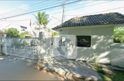Casa linear com 490 m² total 3 quartos 1 suíte 6 vagas à venda em Vargem Pequena