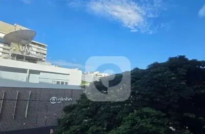 Excelente apartamento, totalmente reformado, no Jardim Botânico.