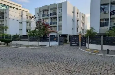 Apartamento à venda na prainha em arraial do cabo, o imóvel possui 90m² e está sendo vendido com porteira fechada.