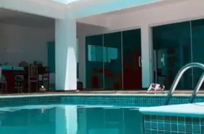 Casa de alto padrão à beira da lagoa – 5 suítes – no condomínio villa das pérolas – 500 m² por r$ 2.700.000 – pontinha, araruama/rj