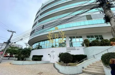 Apartamento espetacular com 3 quartos a 100m da praia do forte para locação por r$ 5.500,00/mês - vila nova - cabo frio/rj