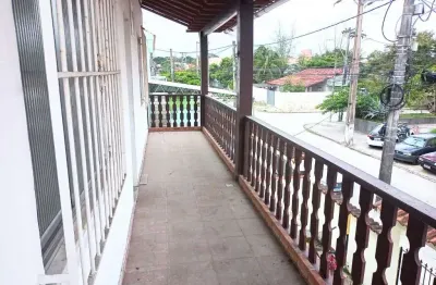 Sobrado com 2 quartos para locação por r$ 2.000,00/mês - centro - araruama/rj