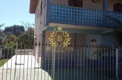 Casa duplex com 4 quartos para locação por r$ 2.300,00/mês - três vendas - araruama/rj