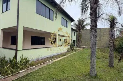 Viva a poucos passos do mar em uma casa simplesmente espetacular no Foguete!