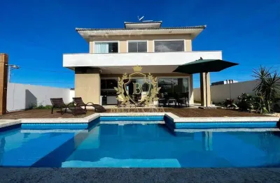 Casa em Condomínio Frontal com 3 Suítes, 4 Vagas e Financiamento em Cabo Frio (Ogiva)