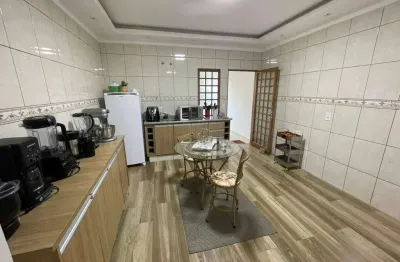Casa com 3 quartos à venda na Rua Maria Moreira da Silva, 17, Jardim das Azaléias, Poços de Caldas