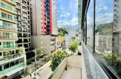 Aluguel Quarto e Sala com Garagem no Centro de JF - Edifício Côrtes Rossignoli: Amplitude, Sol da Manhã e Praticidade Total!