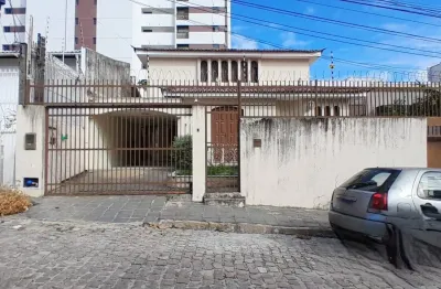 Excelente casa-  localização- em lagoa nova com 4/4