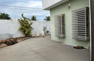 Casa com 2 quartos à venda na Avenida Orlando da Valle, Cidade Jardim, Araraquara