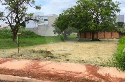 Terreno à venda na Sílvio Cruz, Cidade Jardim, Araraquara