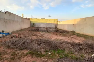 Terreno à venda na Avenida Orlando da Valle, Cidade Jardim, Araraquara