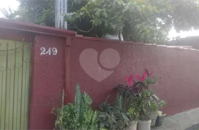 Casa com 3 quartos à venda na Avenida São Judas Tadeu, 249, Vila Xavier (Vila Xavier), Araraquara