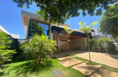 Condomínio com 3 quartos à venda em Condomínio Portal Das Tipuanas - SP