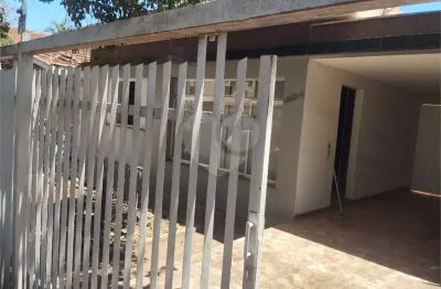 Casa térrea com 3 quartos à venda ou para locação em centro - sp