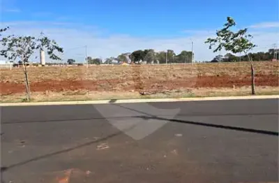 Terreno à venda no Residencial Village Damha, Araraquara 