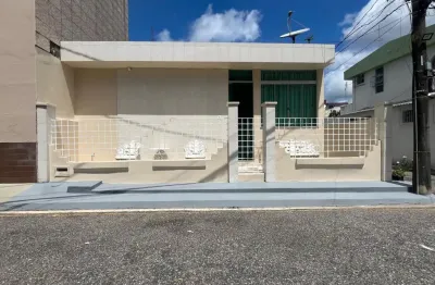 Casa com 3 quartos à venda , 130m² - alameda fechada em batista campos.