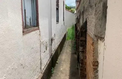 Casa antiga, ótima localização, casa necessita de reforma, demolição