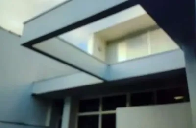 Casa para fins residencial e ou comercial, ótima localização, bairro vianelo com 03 vagas de garagem