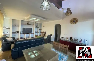 Amplo sobrado com piscina, com 7 vagas de garagem, piscina, excelente localização, permuta, financiável