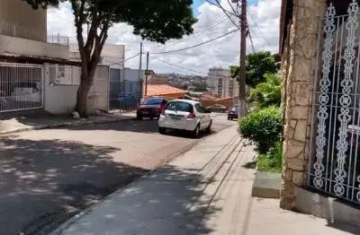 Linda casa térrea com outra casa coligada, para renda ou segunda moradia. junto, um salão comercial.