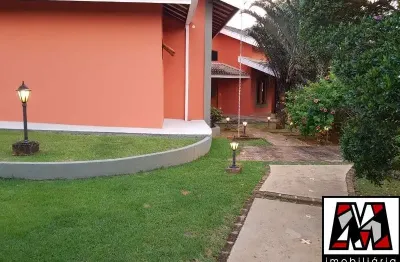 Lindíssima casa área nobre de jarinu, excelente bairro, 1,5km do centro da cidade.