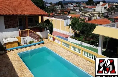 Linda residência mini chácara, pintura nova, piscina, sol o dia inteiro, estuda permuta.