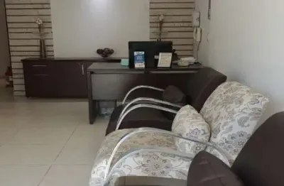 Casa comercial para consultório, clínica, excelente localização, 01 vaga de garagem, reformada.