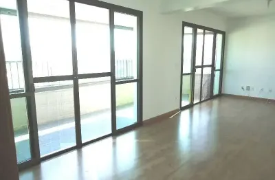Amplo, vista livre, apartamento no centro da cidade