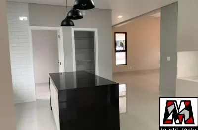 Casa totalmente térrea em condomínio fechado, nova, alto padrão, com piscina