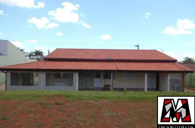 Vendo casa térrea, semi-nova, várias vagas,  1400m2