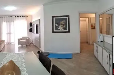 Amplo apartamento de 105 m² com 3 quartos sendo uma suíte, excelente localização