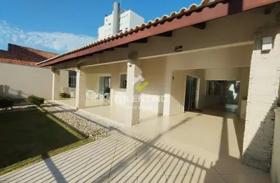 Casa com 3 quartos à venda na joão felix de andrade, 51, centro, balneário piçarras por r$ 1.650.000