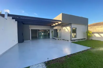 Linda casa apenas 600 metros da praia sozinha no quintal