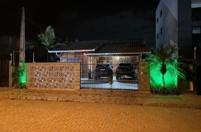 Linda casa proximo a praia com tres quartos sendo uma suite
