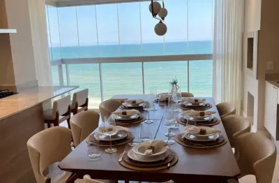 Apartamento frente mar finamente mobiliado e decorado com tres suites