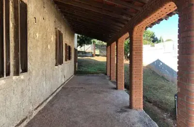 Casa construida e você faz o acabamento do seu gosto no condomínio terras de itaici