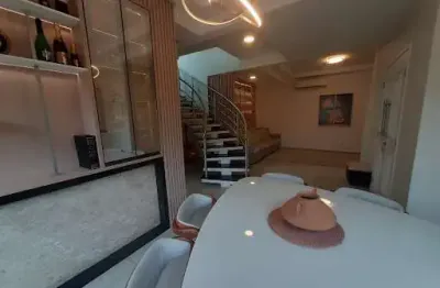 Maravilhoso sobrado à venda no condomínio villaggio di itaici