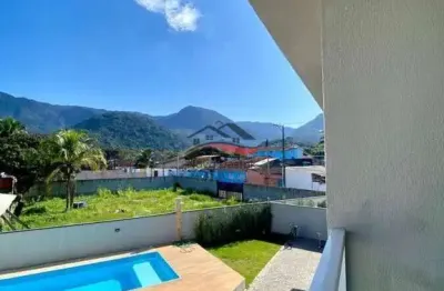 Casa nova com piscina a 300 metros da praia do massaguaçu