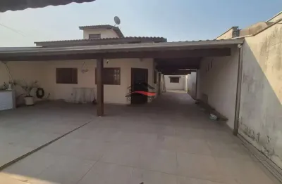 Casa com edicula e área gourmet , golfinho caraguatatuba-sp