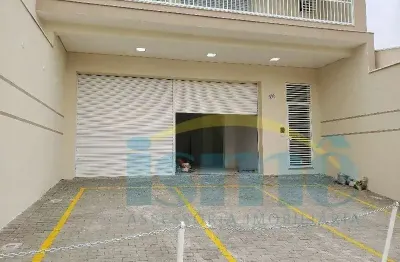 Salão/galpão no térreo c/ 200m2, piso superior 2 salas c/ 90m2 cada