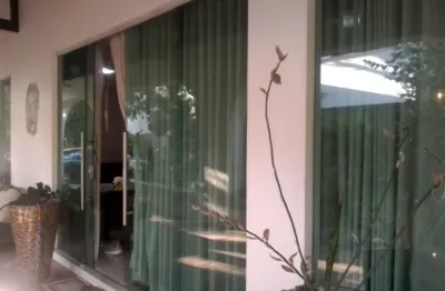 Via imóveis baixamos o aluguel  da casa em granja com  piscina e área de reserva ambiental  para 3 mil  ponto de referência  km 6,5  entrar na rua entre o fazeventus e o colégio gge . depois entrar a 