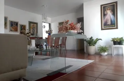 Apartamento amplo com um preço justo com 3  quartos sendo 1  suíte numa excelente localização ótimo para quem gosta de correr na praia você vai andando para a melhor orla urbana do estado de pernambuc