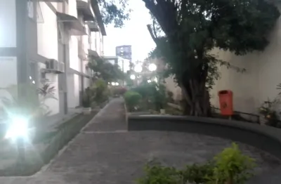 Via imóveis aluga apartamento no  térreo no condomínio jardim europa por 1.8000 tudo em boa viagem px col madre de deus com 2 qts +copa e  cozinha   com armários embutidos sala  01 wc banheiro social 