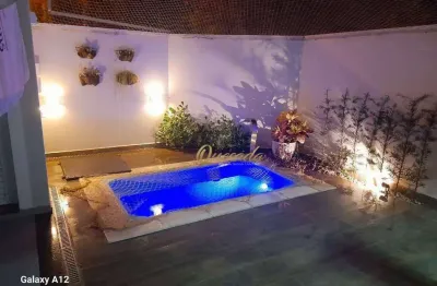Sobrado à venda, 3 dormitórios, 1 suíte, planejados, piscina, condomínio villagio di itaici, indaiatuba.