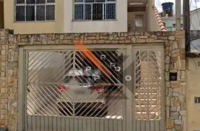 Sobrado reformado com 130m², 3 dorms com 1 suíte, sala de estar, sala de jantar, cozinha, área de serviços, 3 banheiros, 3 vagas