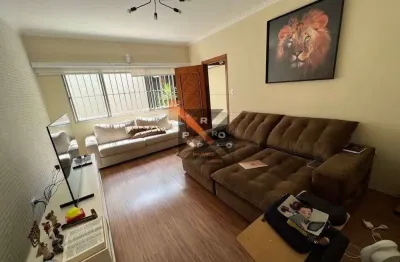 Casa super confortável e bem localizada-piscina-churrasqueira-2 quartos e um quarto com teto baixo que pode ser um escritório 2 banheiros-2 vagas