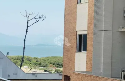 Apartamento com 2 quartos e 1 vagas de garagem no bairro pantanal em florianópolis/sc