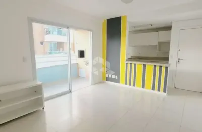 Apartamento com 2 quartos e 1 vagas de garagem no bairro pantanal em florianópolis/sc
